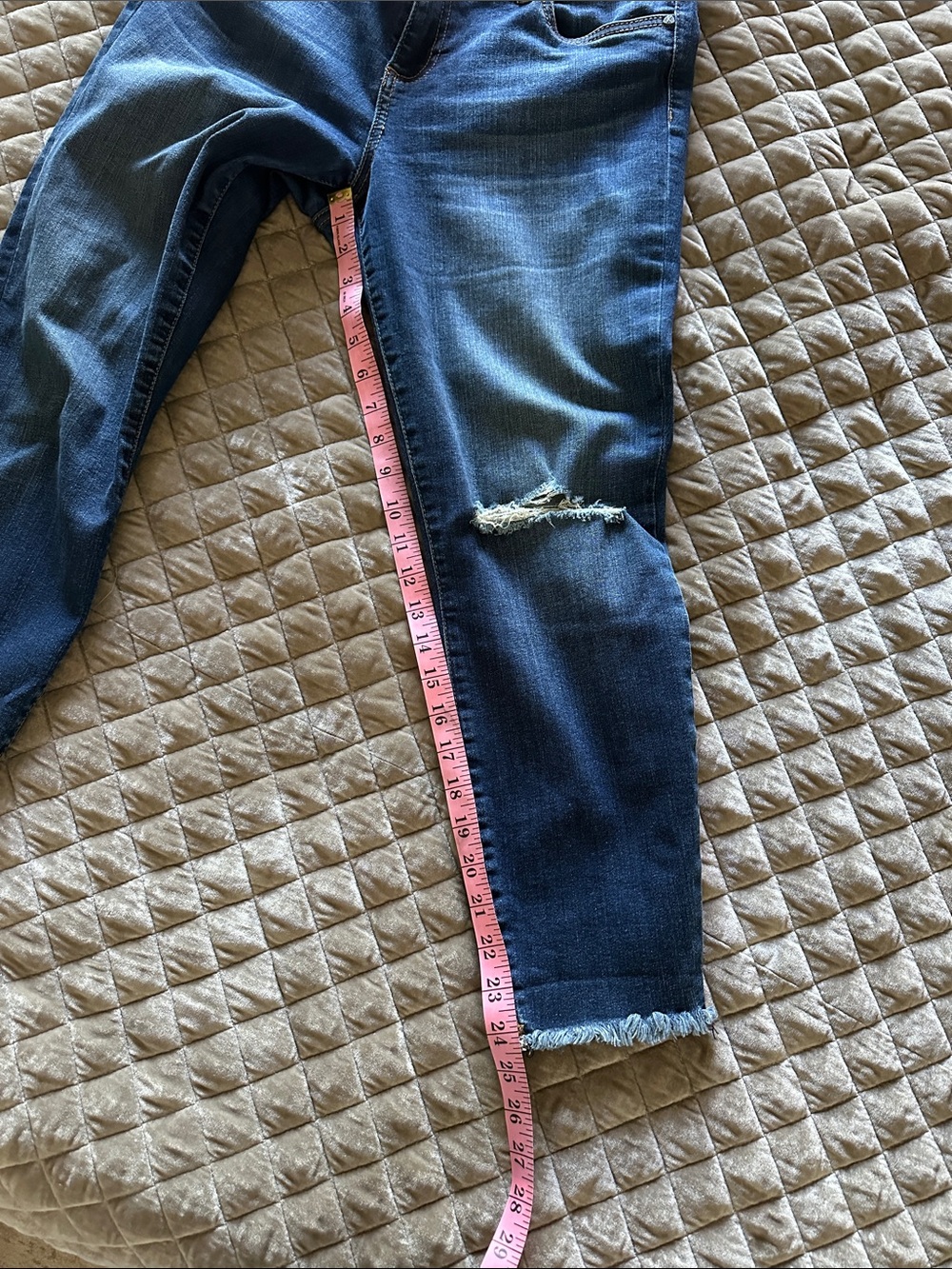 Kut from the Kloth Indigo Distressed Cropped Skinny Jeans - Picture 5 of 5